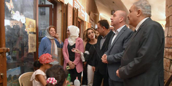 وزیر گردشگری سوریه تأسیسات گردشگردی را در حماه افتتاح کرد و با افراد ذیربط راه‌های حمایت از بخش گردشگری را مورد بحث قرار داد