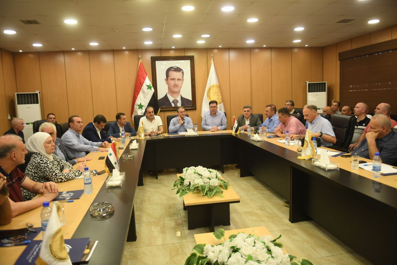 دیدار وزیر صنعت با صنعتگران شهر شیخ نجار حلب